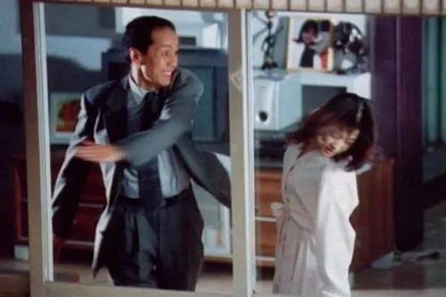 男子因彩礼街头暴打女友，为何大呼“甩都甩不掉”