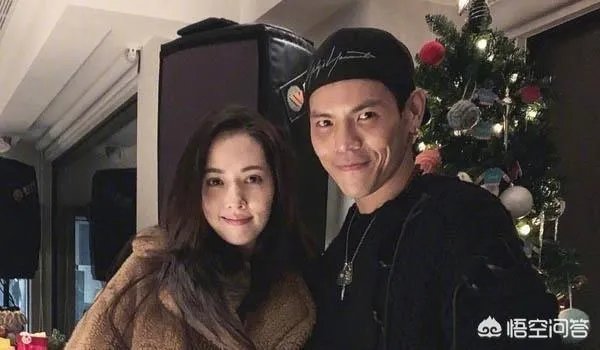 向佐郭碧婷默认恋情后亲密同框,你看好两人吗?有何祝福?