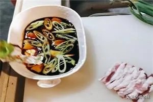 家常扣肉怎么做？