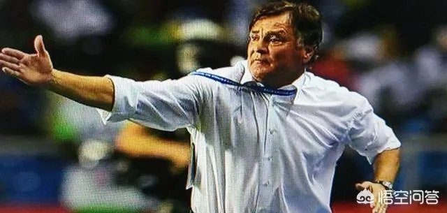前国足主帅卡马乔在加蓬又下课了，据说是奥巴梅扬的意思，对此你怎么看？