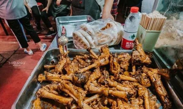 国内最好逛的地摊夜市，兰州正宁路可以上榜吗？