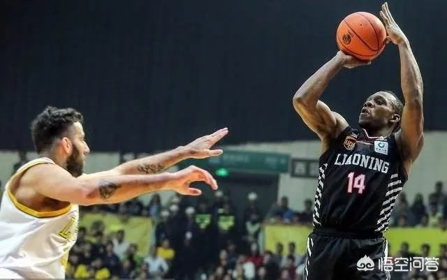 韩德君手指骨折需康复6周，最早会在半决赛复出，辽宁男篮有机会撑到半决赛吗？