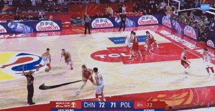 李楠结束采访时回应中国男篮两大问题，并认为发球失误不怪周琦，你们怎么看？