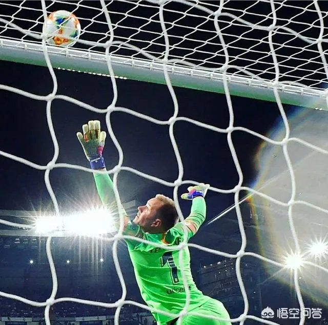 皇马0-3巴萨,皇马高层:直到0-2时我们的表现都全方面占优,但巴萨更有效率,你怎么看?