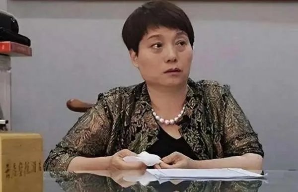 被女儿举报后，前妻又举报山东蓝翔校长，他们一家这是怎么了？