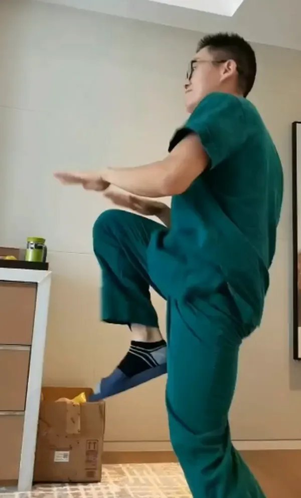 方舱医院里的口述实录:“工作辛苦,保住体力很重要!”