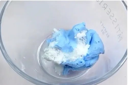 不用胶水和硼砂水和粘土和剃须泡怎么做起泡胶？