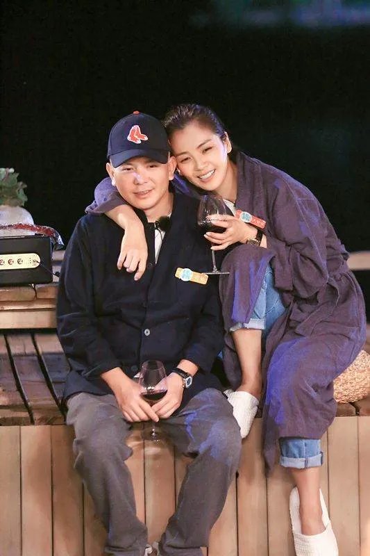 看刘涛怎样陪王珂度过最艰难时期，告诉你什么是真正的爱情？