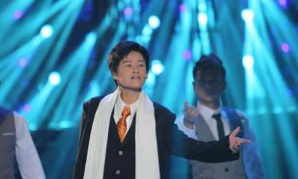 《百变大咖秀》再度被顶上热门，你认为这款综艺有什么优缺点？