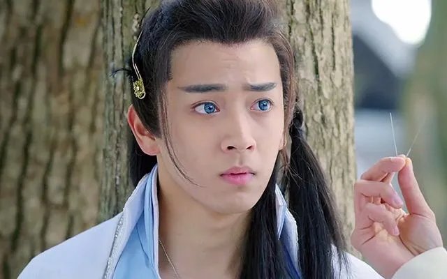 有爆料陈若轩和朱圣炜在一起了，之前他还和陈瑶传过绯闻，这是怎么回事？