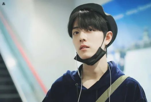 肖战杨紫新剧《余生请多指教》开机，粉丝却喊话肖战保护好鼻孔？