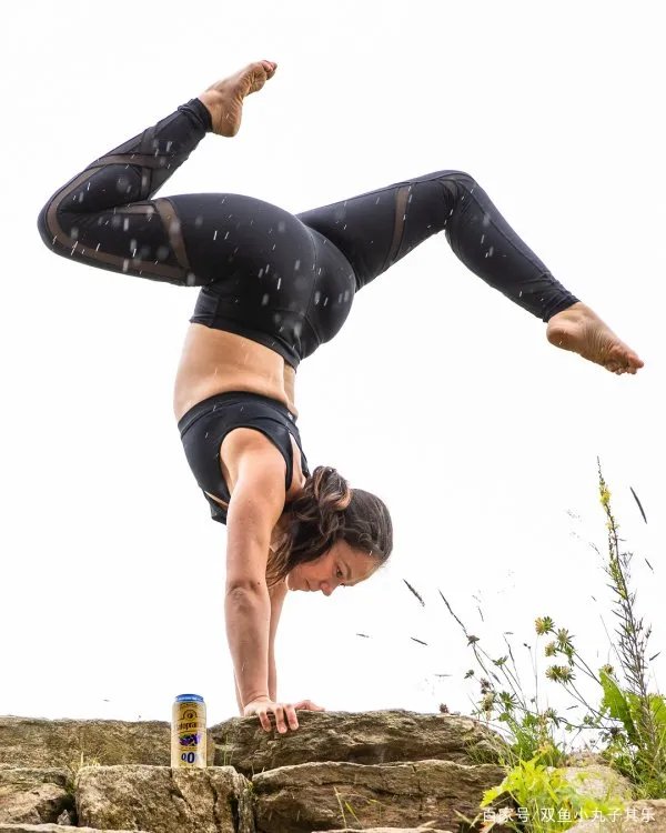 杨幂的“渣女”站姿，腰和臀凸成90度，真的学不来吗？