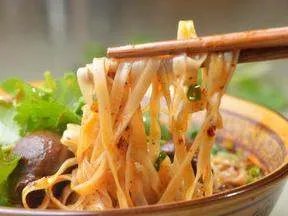 一根木棍，吊个方箱；一把梯子，搭在中央是什么猜字谜