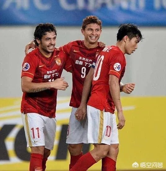 埃尔克森和高拉特以天价年薪“归化”我国，你认为对每逢比赛就“腿软”的国足有作用？