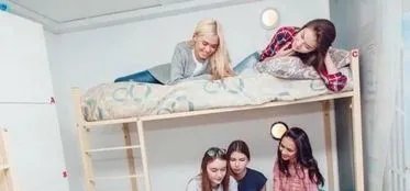 疑因宿舍矛盾女生将舍友物品抛下楼，置他人性命于不顾受高等教育有何意义？