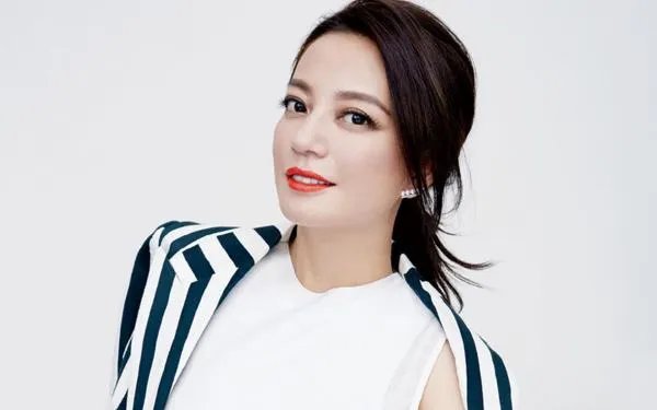 赵薇不好好当演员,偏要跑去做商人，被罚款之后，名气下降复出难？