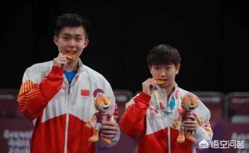 青奥会王楚钦4-1痛击张本智和夺冠，单局仅让对方得1分，夺冠后脱衣庆祝，你怎么看？