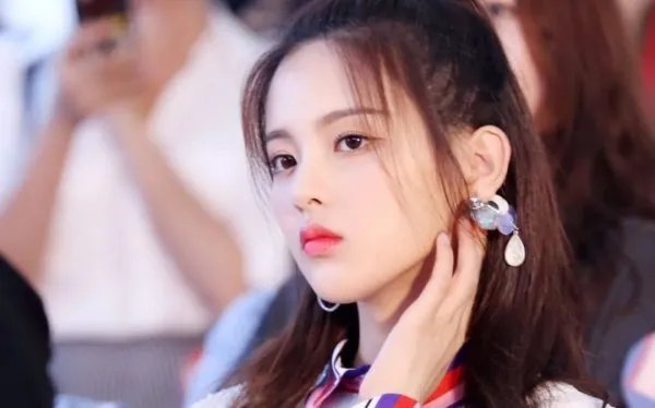 杨超越与老板吵架，是什么给了她吵架的底气？