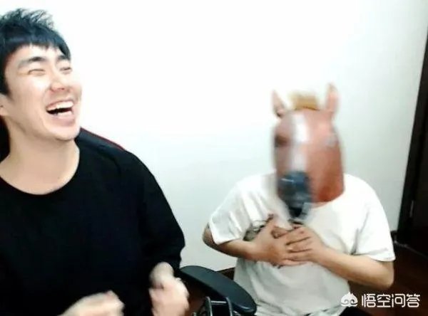 如何看待LOL骚男离婚后酒后探真言人气破四百万，自曝净身出户缘由？你怎么看？