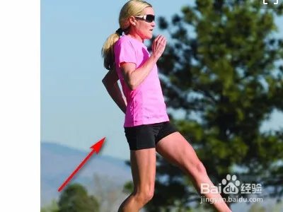 后退跑是队员在球场上什么的一种跑动方式?