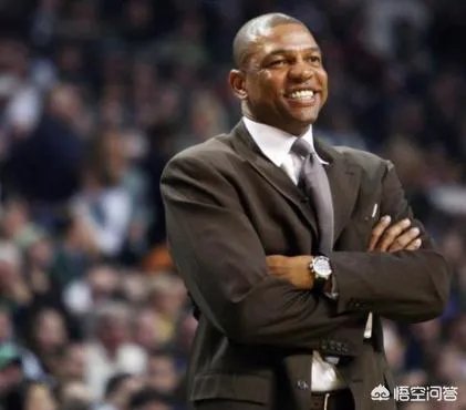 火爆！杜兰特怒推贝弗利，双双被驱逐，当时发生了什么？