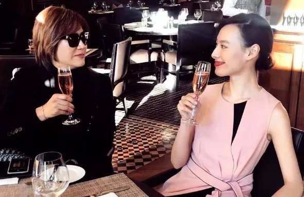 为何梁洛施会选择李泽楷分手？