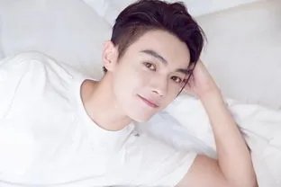 许凯发文怒斥跟拍者，私生的存在到底有多可怕？