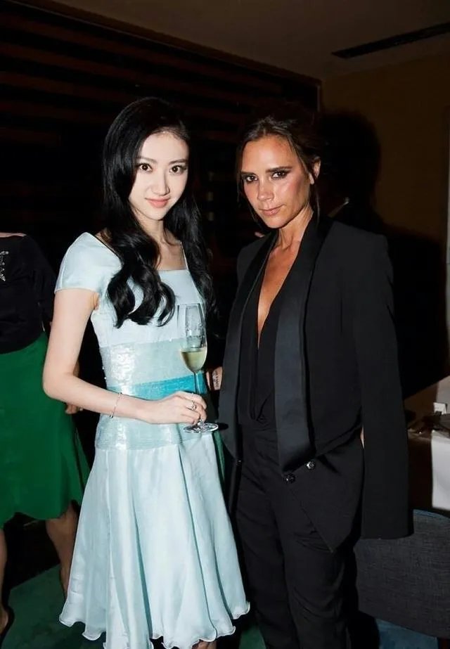 娱乐圈有哪些名副其实的「合影杀手」？