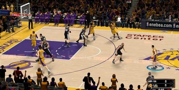nba2k13怎么空接？空中接力操作具体方法