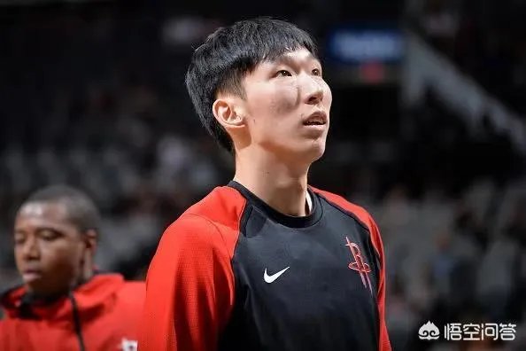 周琦登场，强势完成双手暴扣，为什么火箭队替补席连个鼓掌的都没有？