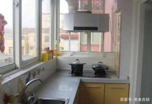 小户型的生活阳台，怎样才能变成厨房呢？