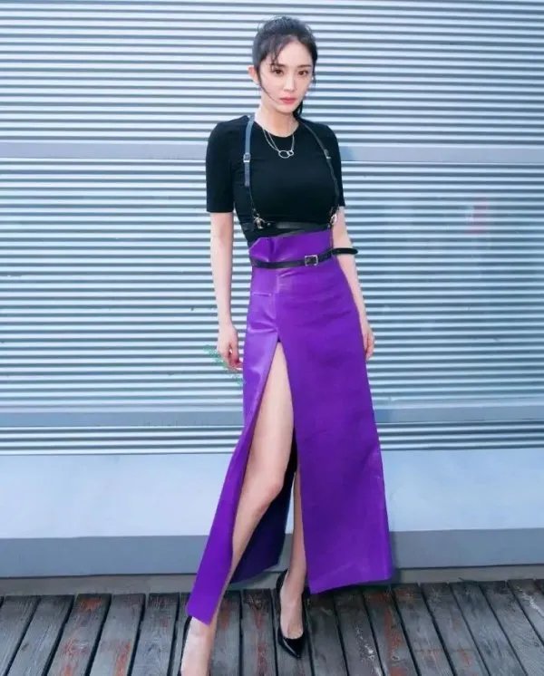 杨幂的“渣女”站姿，腰和臀凸成90度，真的学不来吗？