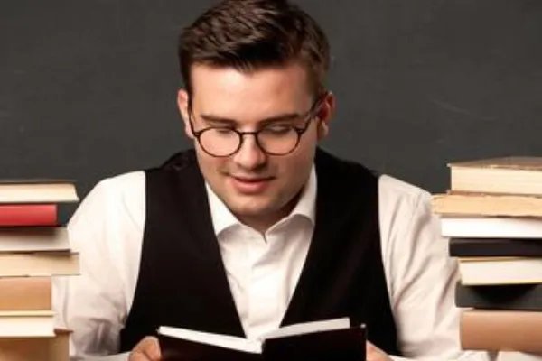 学科教学(语文)属于教育硕士吗？分数线是按照教育学的分数线，还是按照文学的分数线？