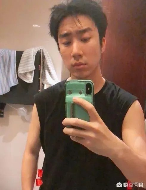 如何看待LOL骚男离婚后酒后探真言人气破四百万，自曝净身出户缘由？你怎么看？