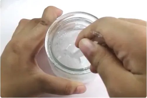 不用胶水和硼砂水和粘土和剃须泡怎么做起泡胶？