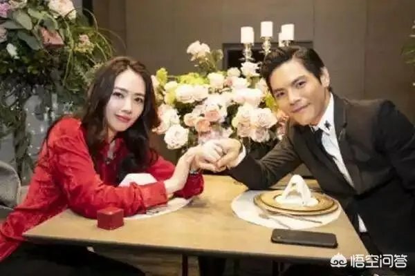 向佐郭碧婷默认恋情后亲密同框,你看好两人吗?有何祝福?