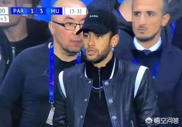 欧冠巴黎遭曼联顽强逆转，看台上的内马尔目瞪口呆，当时他在想什么？