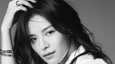 钟楚曦因为《芳华》而走红，有人说背景不一般，你如何评价钟楚曦？