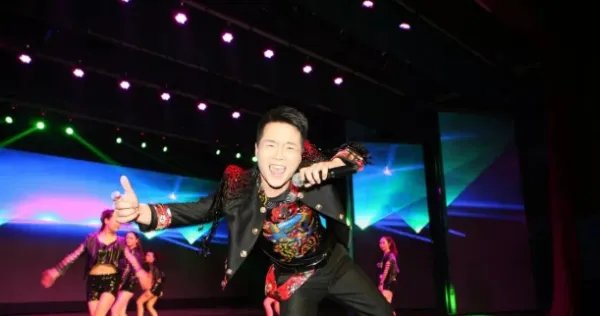 如图所示：歌词是酒瓶子高来酒杯杯低！是什么歌曲的名字啊？