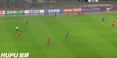 如何看待天津权健队长刘奕鸣在足协杯输球后与罚丢点球的储今朝相拥而笑？