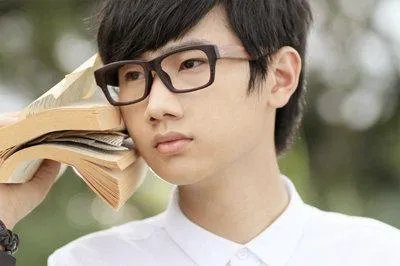 汪苏泷被拍到和美女拥吻,疑似恋情曝光,你知道汪苏泷的恋爱史吗?