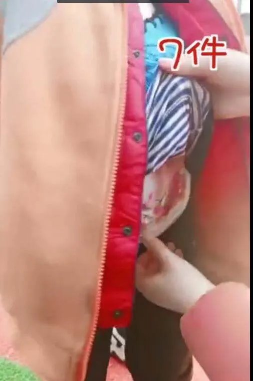 萌娃穿7件衣服上学，你跟奶奶有哪些不同的观念？