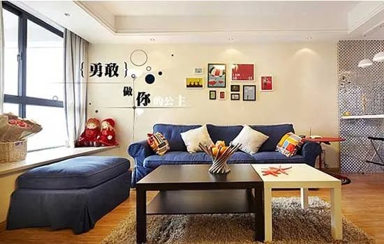 温馨客厅  照片墙设计