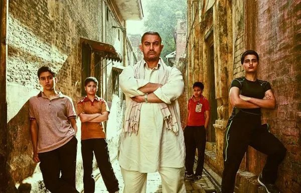 《摔跤吧！爸爸》展现了一种什么样的教育方法？