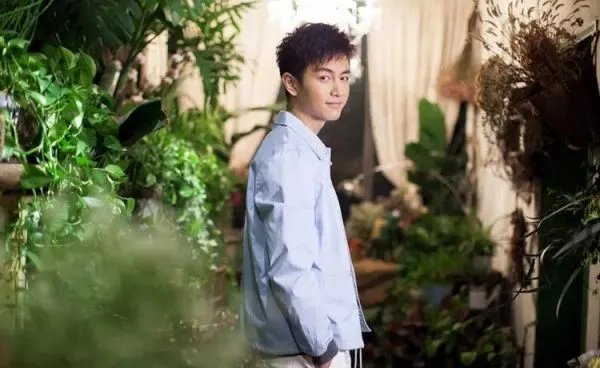 陈晓《人生路遥》杀青，他与年代剧的适配度怎么样？