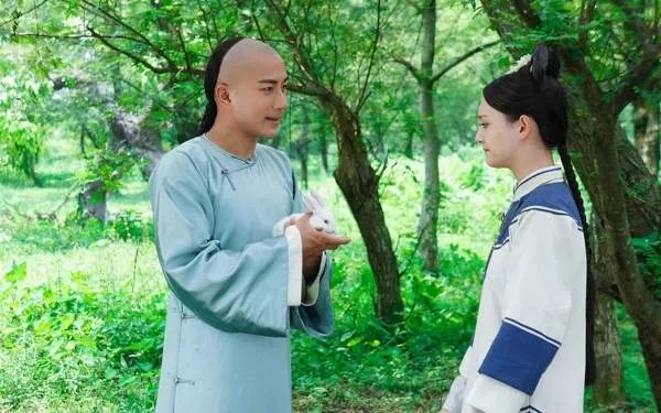 香港老戏骨刘丹的儿子刘恺威参演过哪些电视剧，为何这么多年都不火？