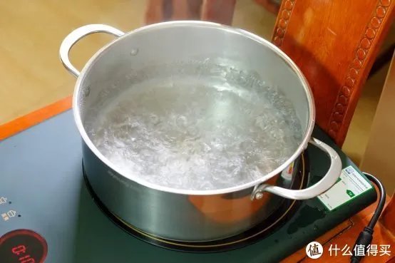 守护家人远离辐射危害，九阳电磁灶帮你轻松搞定