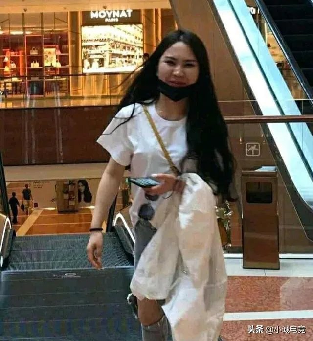 DNF土豪玩家迷恋女主播，半年刷了30多万，见面才知女神是大妈，你怎么看？