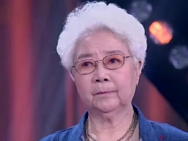 悲惨的田华:家中四人患癌,花光300万,如今怎样?