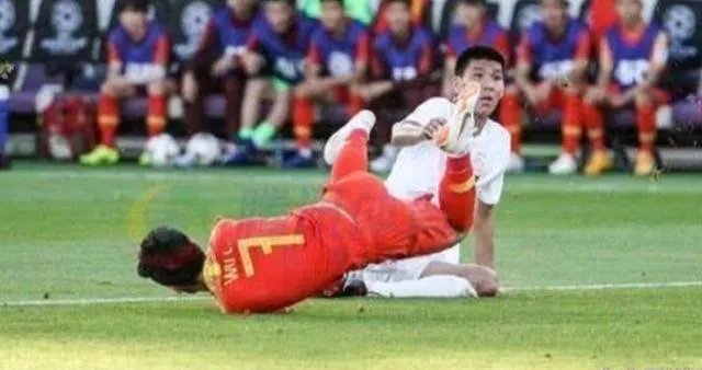 国足招入多名归化前锋，武磊还能竞争首发位置吗？